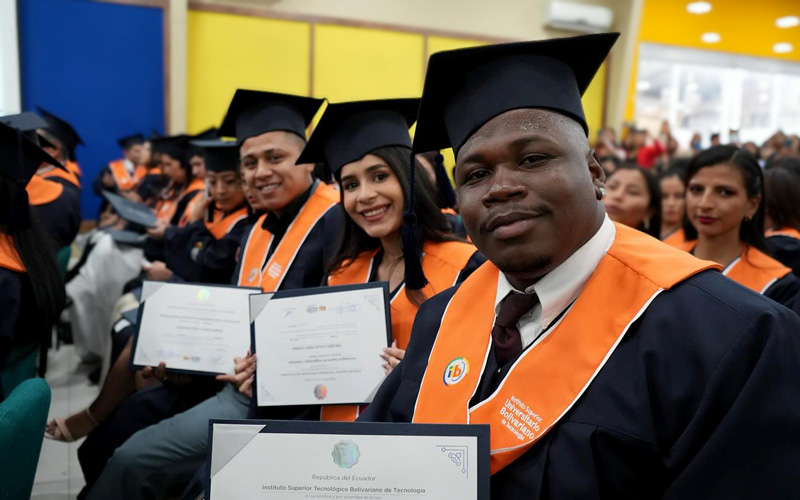 ITB celebra logros académicos alcanzados de más 350 graduados.