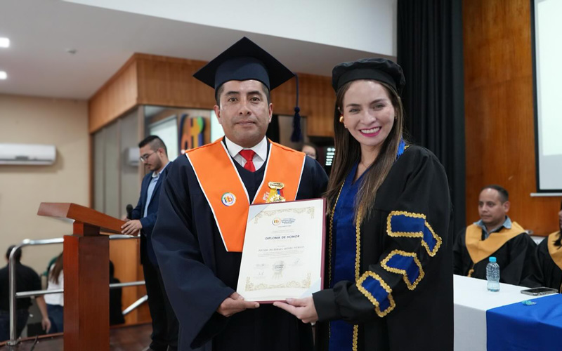 ITB celebra logros académicos alcanzados de más 350 graduados.
