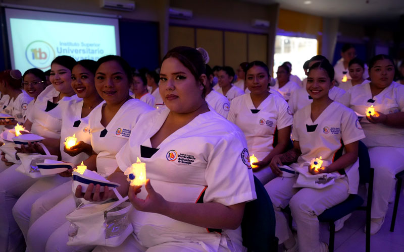 Revive los mejores momentos de la Ceremonia de la Luz en el ITB: Un Legado de Vocación y Servicio. 