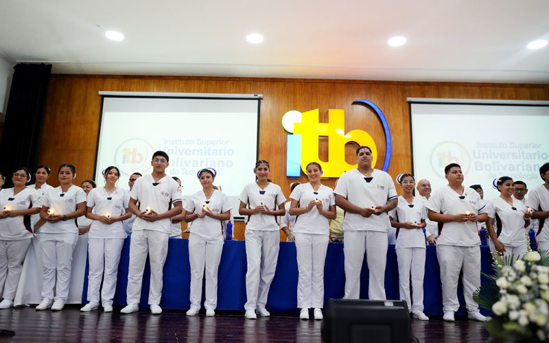 Revive los mejores momentos de la Ceremonia de la Luz en el ITB: Un Legado de Vocación y Servicio. 