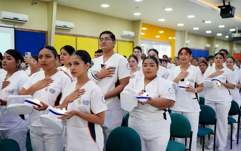 Revive los mejores momentos de la Ceremonia de la Luz en el ITB: Un Legado de Vocación y Servicio. 