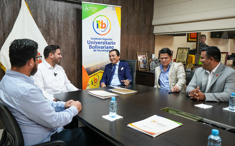 ¡ITB suscribe convenio con el CPCCS para fortalecer la participación ciudadana y la transparencia! 