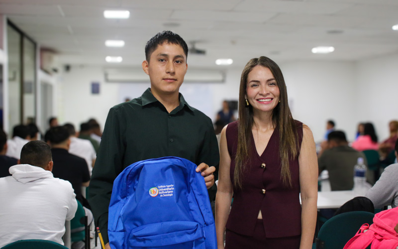 Bienvenida oficial al grupo ELPE03 de Tecnología Superior en Electricidad.