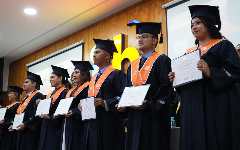 ¡Más de 200 estudiantes del ITB celebran el logro de sus metas! 