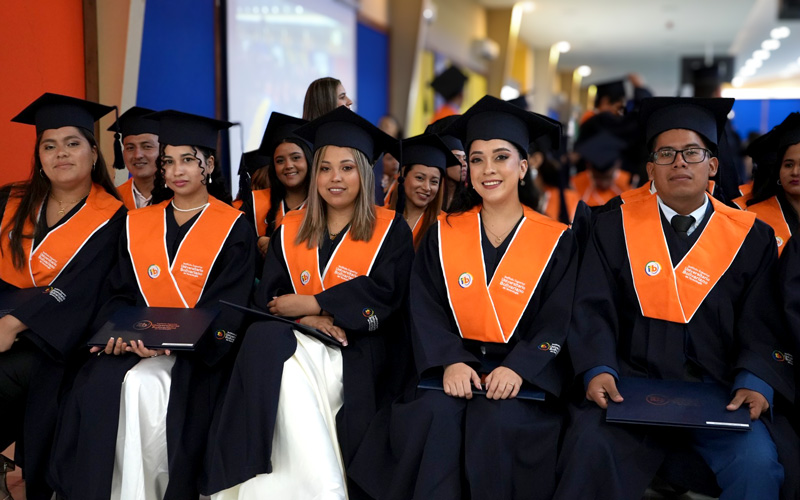 ¡Más de 200 estudiantes del ITB celebran el logro de sus metas! 