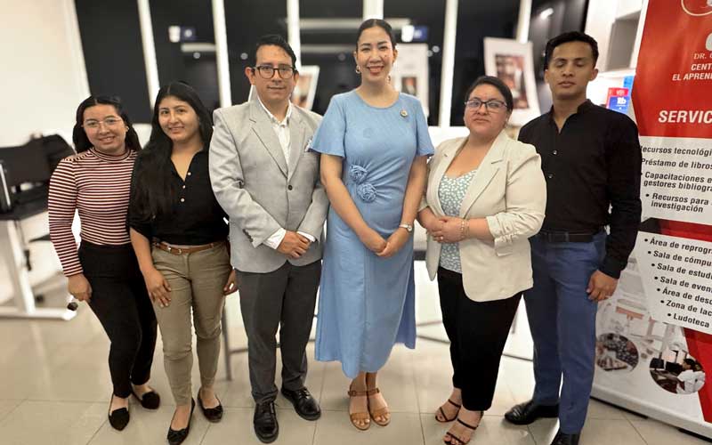 Descubre los momentos más destacados del ITB en la Exposición Literaria Eugenio Espejo.