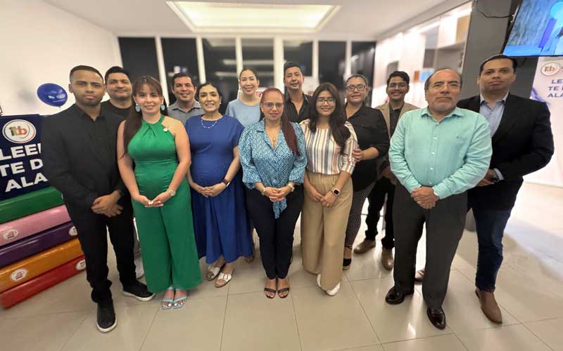 Descubre los momentos más destacados del ITB en la Exposición Literaria Eugenio Espejo.