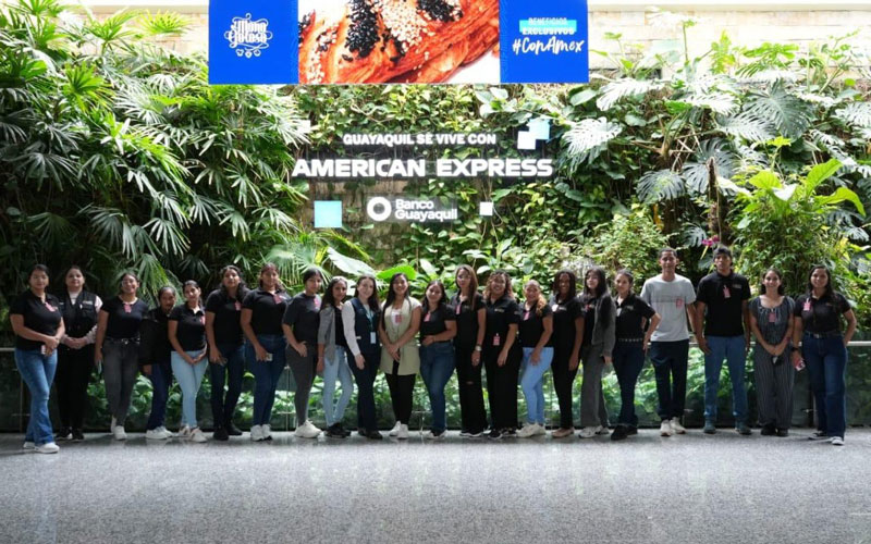 Estudiantes de Turismo realizan un recorrido en el Aeropuerto Internacional José Joaquín de Olmedo