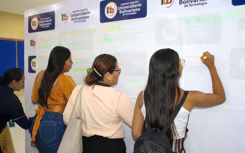 Primer día de la III Cumbre de Mujer Impacto Mundial: Mujeres en Acción y Cultura de Paz