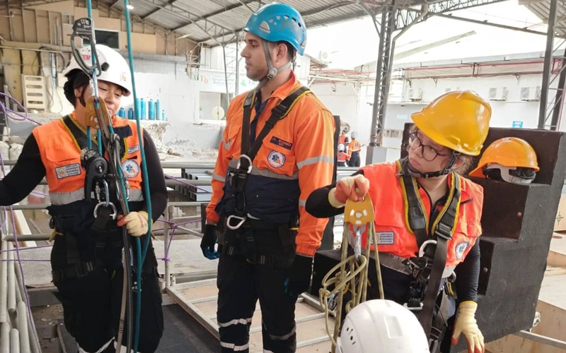Nuestros futuros profesionales de Emergencias Médicas del grupo #EMPE05 demostraron valentía y compromiso en una exigente práctica
