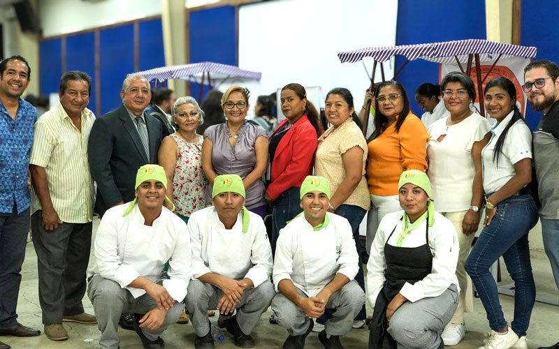 Innovación Culinaria en la Feria de emprendimientores realizada por estudiantes de Gastronomía del ITB.