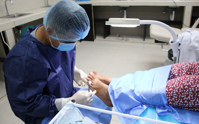 Estudiantes de Podología del ITB demostraron sus conocimientos durante el examen complexivo práctico.