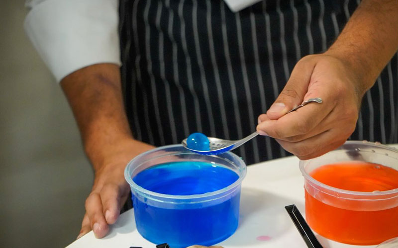 Estudiantes de la carrera de Gastronomía  participaron en el taller Gastronomía molecular como complemento en la coctelería moderna