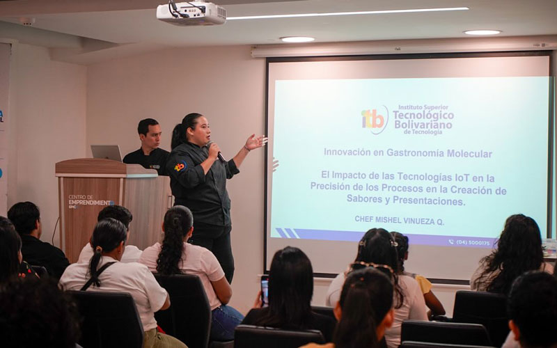 Estudiantes de la carrera de Gastronomía  participaron en el taller Gastronomía molecular como complemento en la coctelería moderna