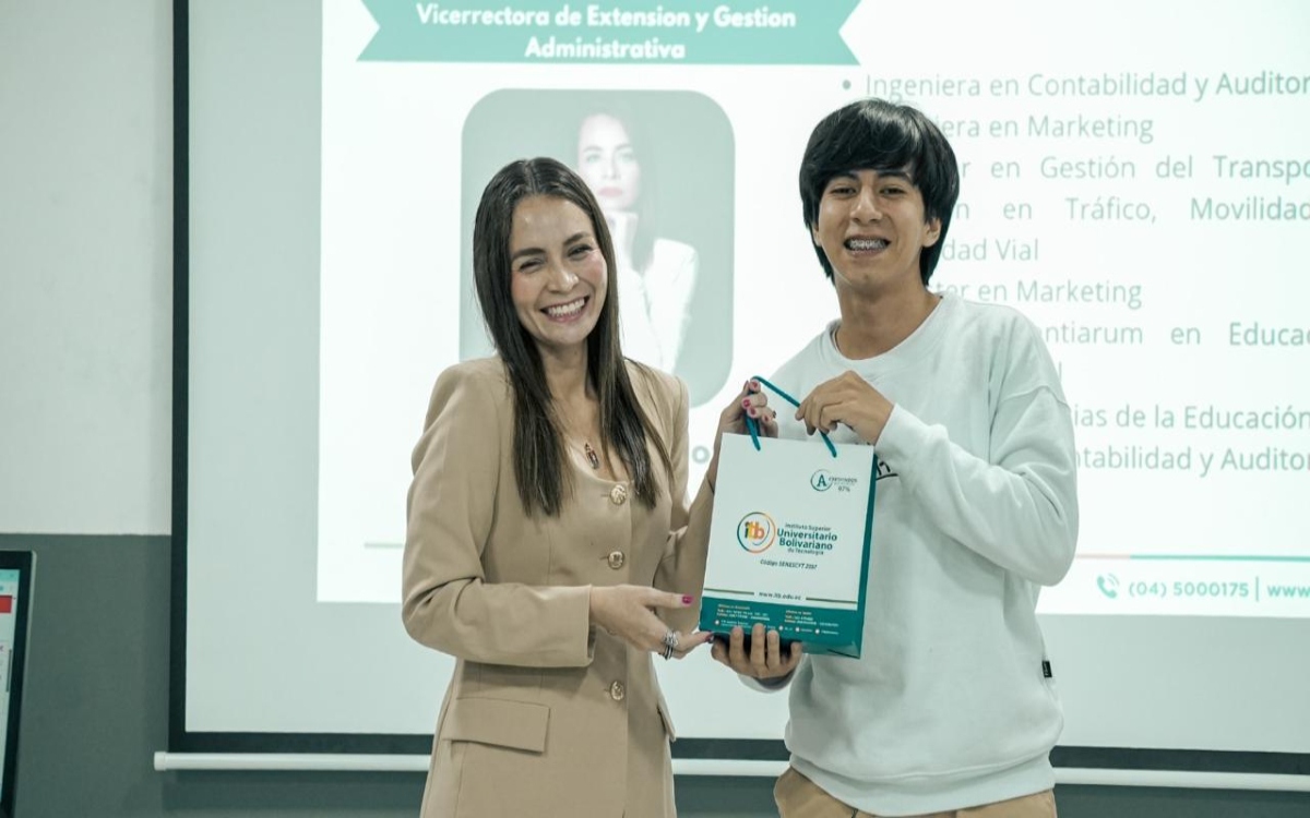  ¡Bienvenidos a la Familia Bolivariana!