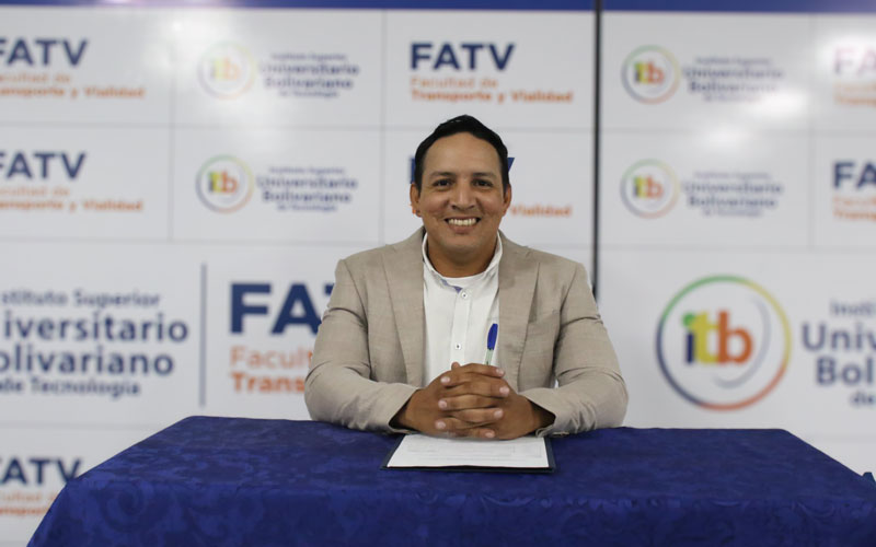 Estudiantes de las carreras de Tránsito y de Transporte Terrestre culminan con éxito su examen complexivo.