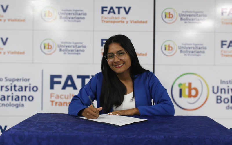 Estudiantes de las carreras de Tránsito y de Transporte Terrestre culminan con éxito su examen complexivo.