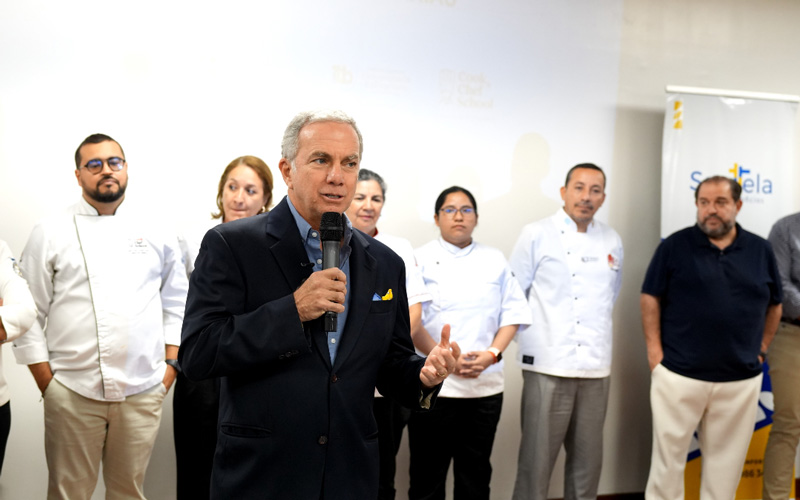 Docentes de la carrera de Gastronomía del ITB participan en el encuentro de escuelas gastronómicas y huecas rumbo a Raíces 2025.