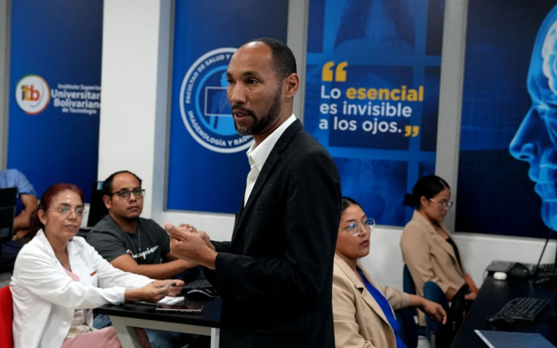 ITB fortalece la formación investigativa con masterclass sobre búsqueda científica en inglés.