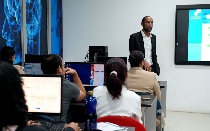 ITB fortalece la formación investigativa con masterclass sobre búsqueda científica en inglés.