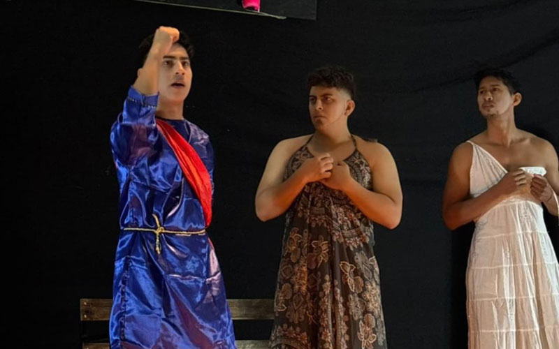 Grupo Camaleón del ITB y la UBE brilla en Festival Internacional con obra Las Asambleístas