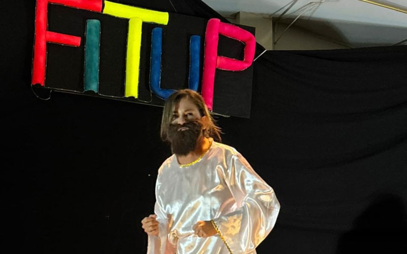 Grupo Camaleón del ITB y la UBE brilla en Festival Internacional con obra Las Asambleístas