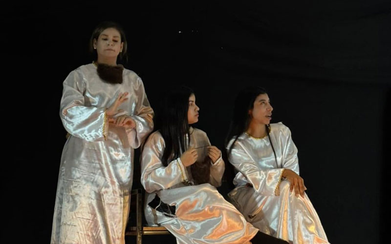 Grupo Camaleón del ITB y la UBE brilla en Festival Internacional con obra Las Asambleístas