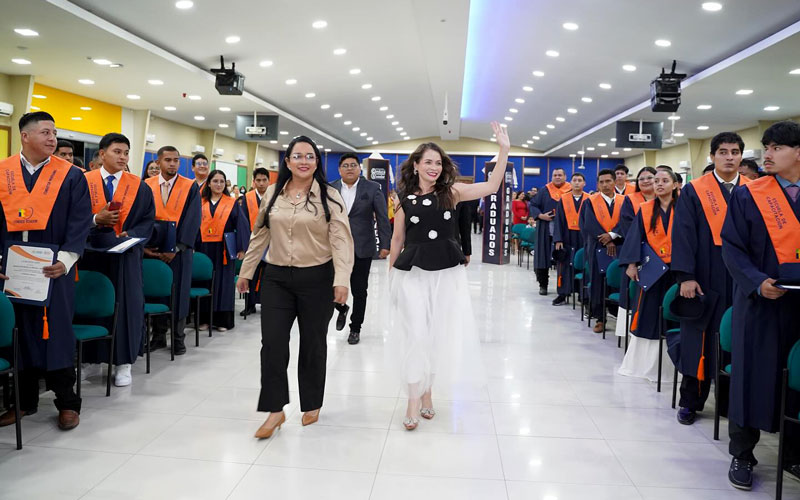 Conduce Ecuador del ITB celebra la graduación de nuevos profesionales en conducción 