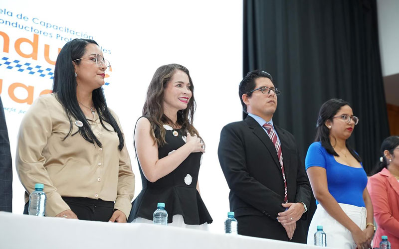 Conduce Ecuador del ITB celebra la graduación de nuevos profesionales en conducción 