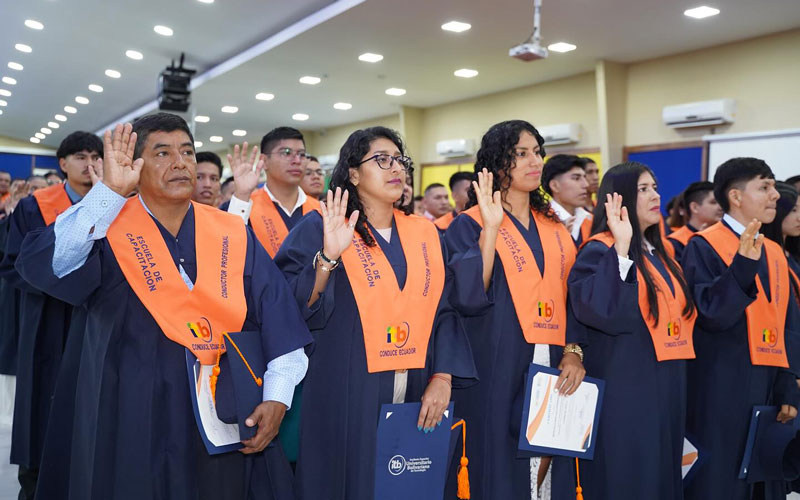Conduce Ecuador del ITB celebra la graduación de nuevos profesionales en conducción 