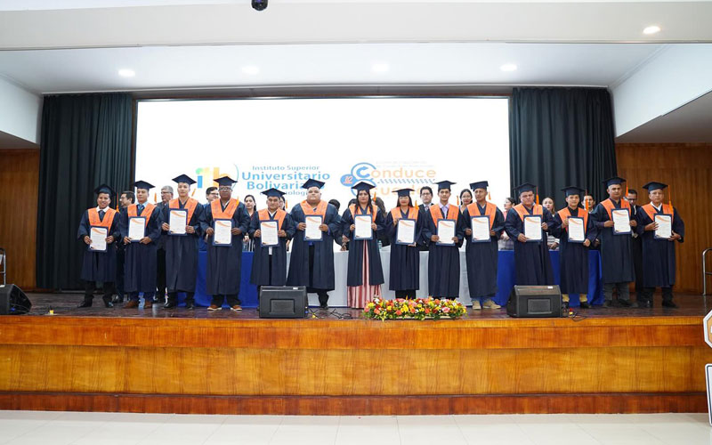Conduce Ecuador del ITB celebra la graduación de nuevos profesionales en conducción 
