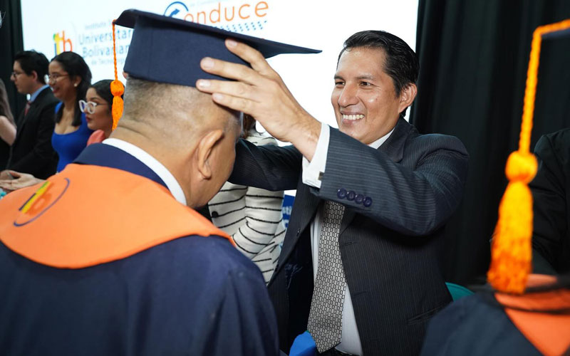 Conduce Ecuador del ITB celebra la graduación de nuevos profesionales en conducción 