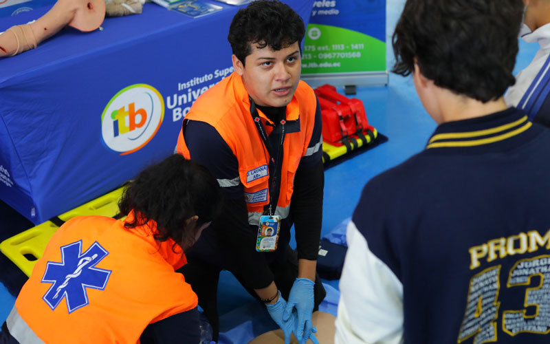 El ITB  participó en la feria estudiantil de la Unidad Educativa Cardenal Bernardino Echeverría Ruiz