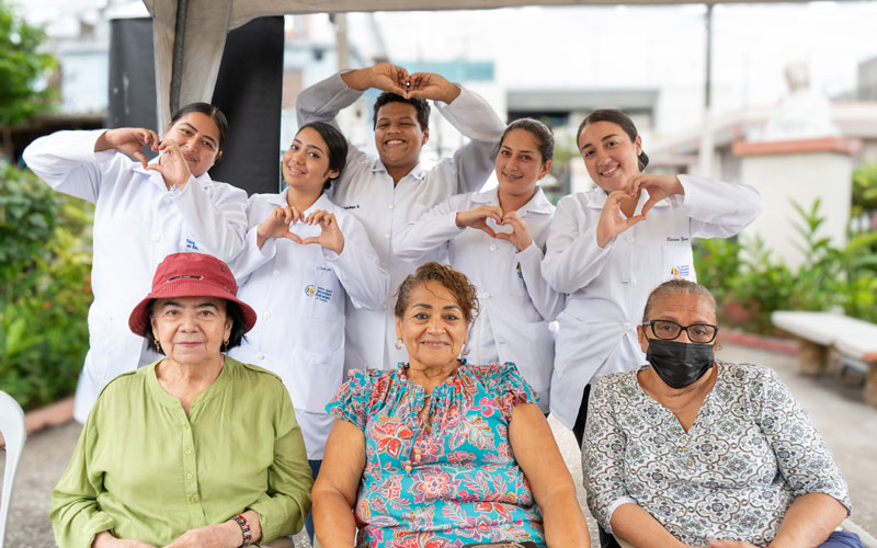 Comprometidos con la salud y el servicio a la comunidad