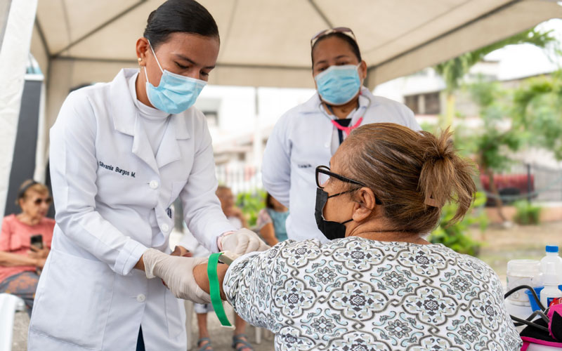 Comprometidos con la salud y el servicio a la comunidad