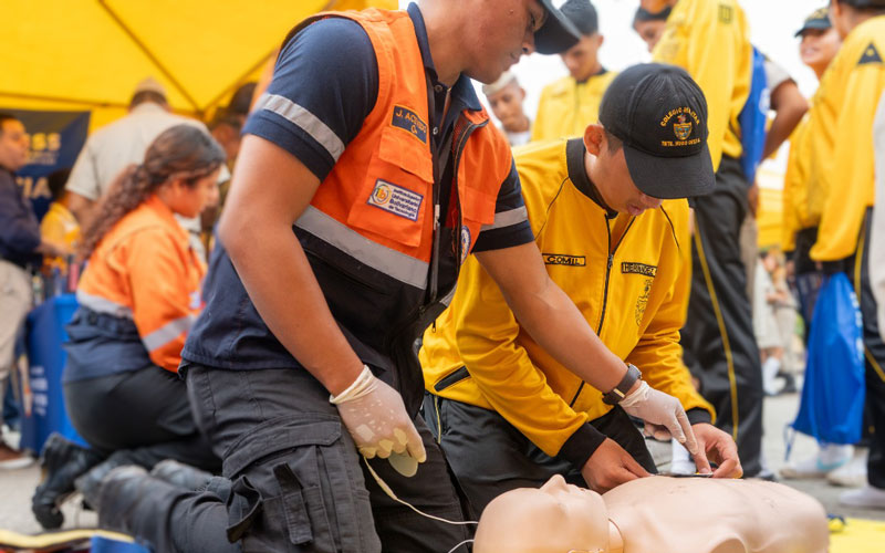 El Instituto Universitario Bolivariano (ITB) se hizo presente en la Feria de Colegios de la Unidad Educativa Teniente Hugo Ortiz.