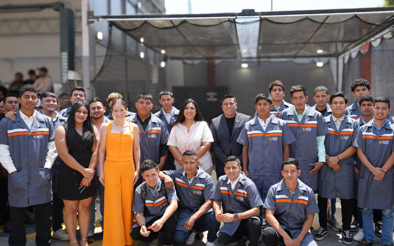 Celebra con Éxito la Inauguración de su Taller de Pintura 