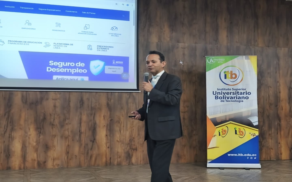 IESS instruye sobre afiliación voluntaria a futuros técnicos ITB en la Feria Nuevo Empleo Guayaquil 