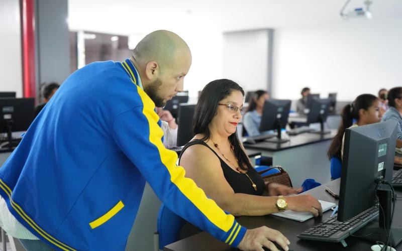 ITB fortalece las habilidades digitales de sus estudiantes con taller de Excel 