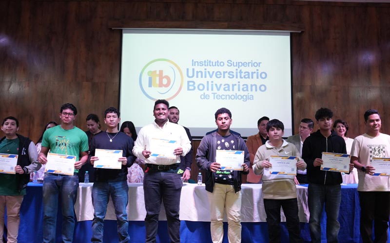 ITB entrega certificados a estudiantes de la Escuela de Formación en Participación Ciudadana.