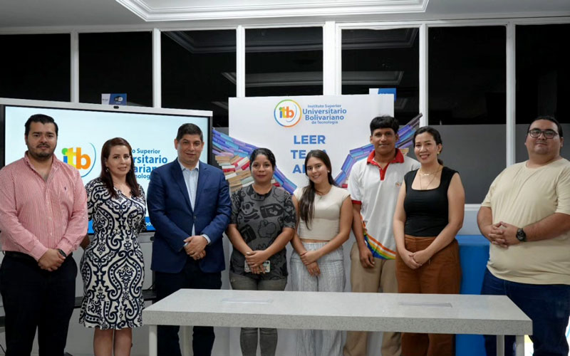 Bienvenida a estudiantes del Semillero de Investigación de FACES