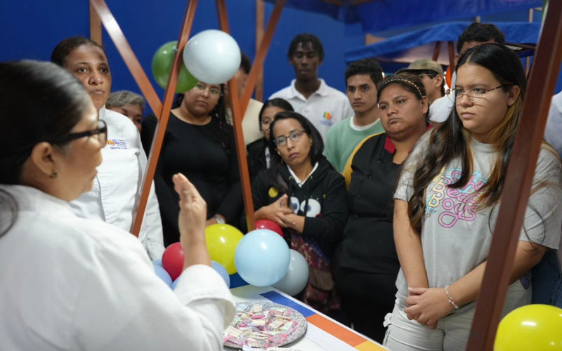 Estudiantes del ITB presentan con éxito proyectos en Feria de Buenas Prácticas Comunitarias