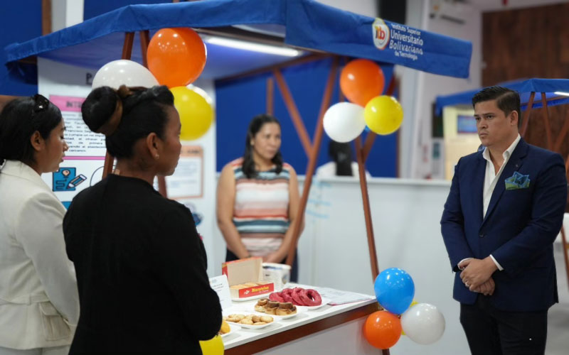 Estudiantes del ITB presentan con éxito proyectos en Feria de Buenas Prácticas Comunitarias