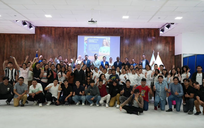 Estudiantes del ITB presentan con éxito proyectos en Feria de Buenas Prácticas Comunitarias