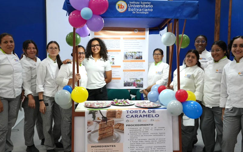 Estudiantes del ITB presentan con éxito proyectos en Feria de Buenas Prácticas Comunitarias