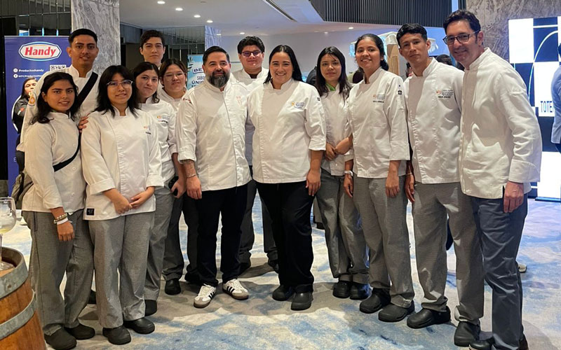 Docente de Gastronomía representa al ITB en el Guayaquil Food Show 2025.