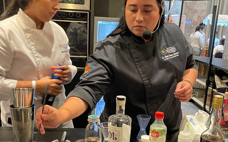 Docente de Gastronomía representa al ITB en el Guayaquil Food Show 2025.