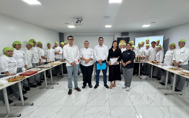 Estudiantes de Gastronomía demostraron su talento e innovación en la Feria Gastronómica 2.0.