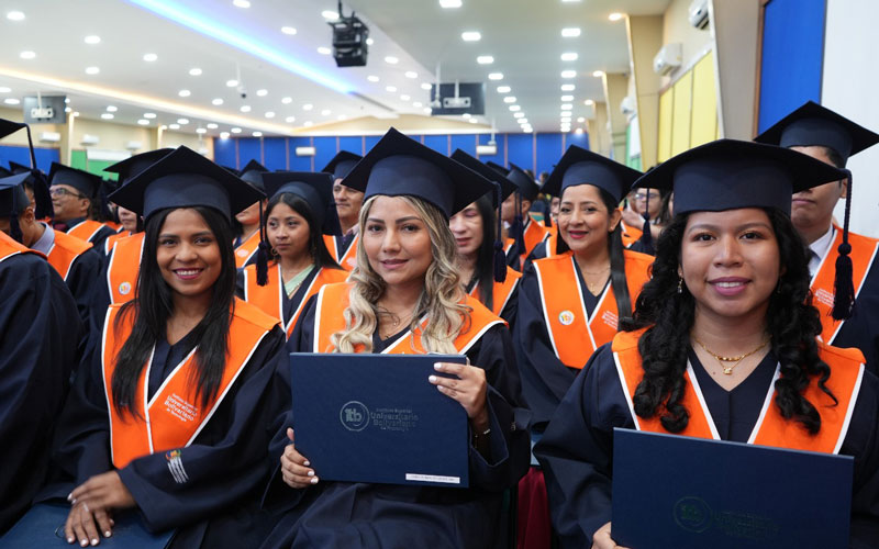 ITB celebra la incorporación de 362 nuevos tecnólogos en dos emotivas ceremonias de graduación.