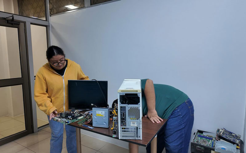 Familia bolivariana participó en jornada de Reciclaje Electrónico por un campus más verde